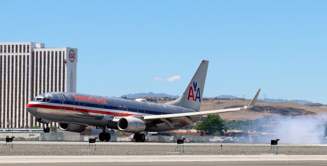 Boeing 737-800 (N921NN) - American's N921NN, the AA fleetbird that is painted in American's Red, White, and Blue on gleaming Silver heritage livery scheme, puts the mains down on to RNO's Runway 16L as it makes its second-ever visit to Reno.