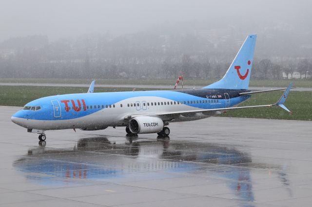 Boeing 737-800 (G-TAWX)