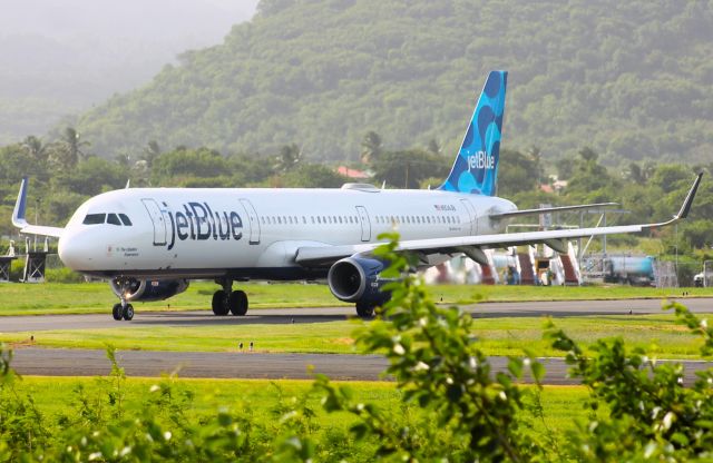 Airbus A321 (N934JB)