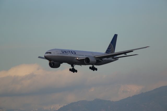 Boeing 777-200 (N791UA)