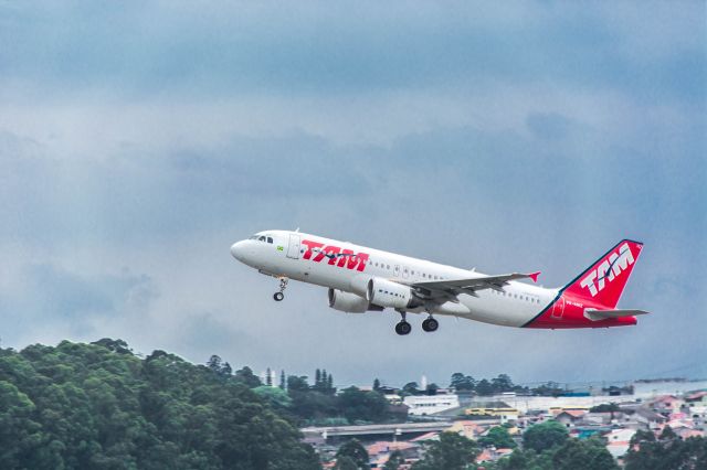 PR-MHZ — - Foto tirada no morrinho atras do aeroporto de guarulhos