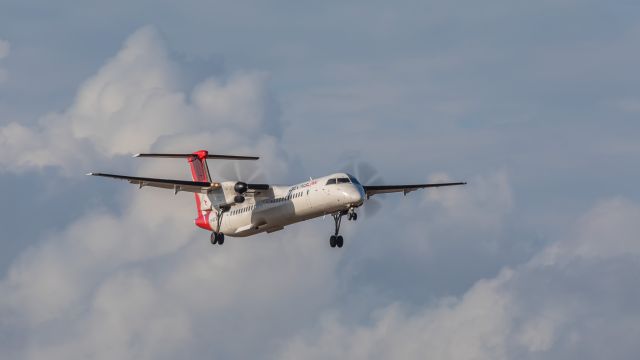 de Havilland Dash 8-400 (VH-QOC)