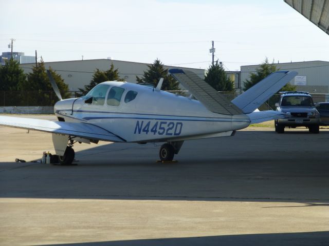 Beechcraft 35 Bonanza (N4452D)