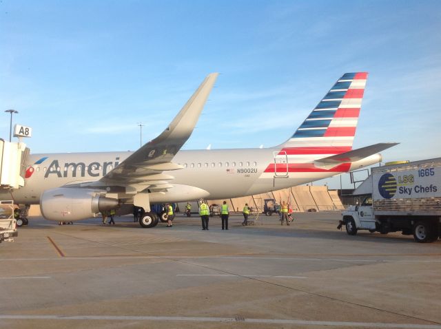 Airbus A320 (N9002U) - New American Airlines A319. Sharp.