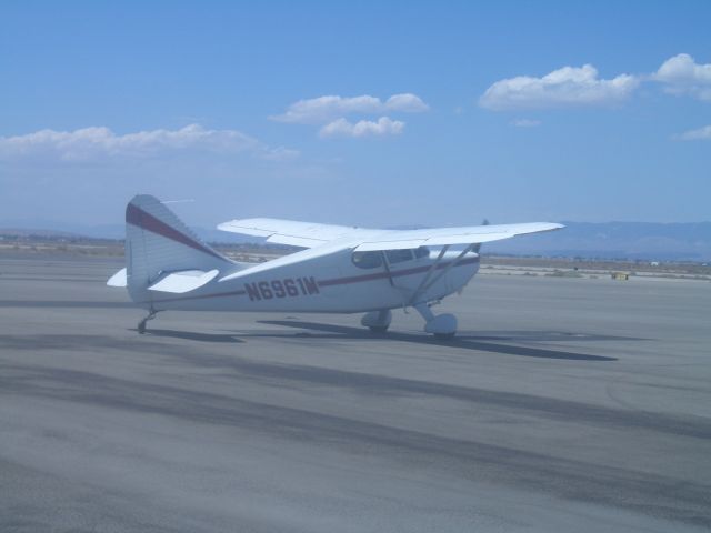 Piper 108 Voyager (N6961M) - Turning on the engine.