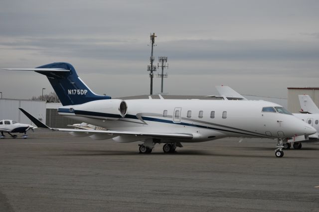 Bombardier Challenger 300 (N175DP) - JPH ENTERPRISES LLC at KCLT - 1/2/15