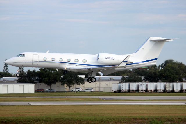 Gulfstream Aerospace Gulfstream IV (N321SD) - On short finals for rwy 25 on 17-Oct-22 arriving from KSAV.