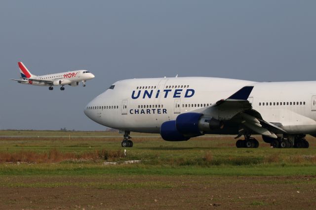 Boeing 747-400 (N194UA)