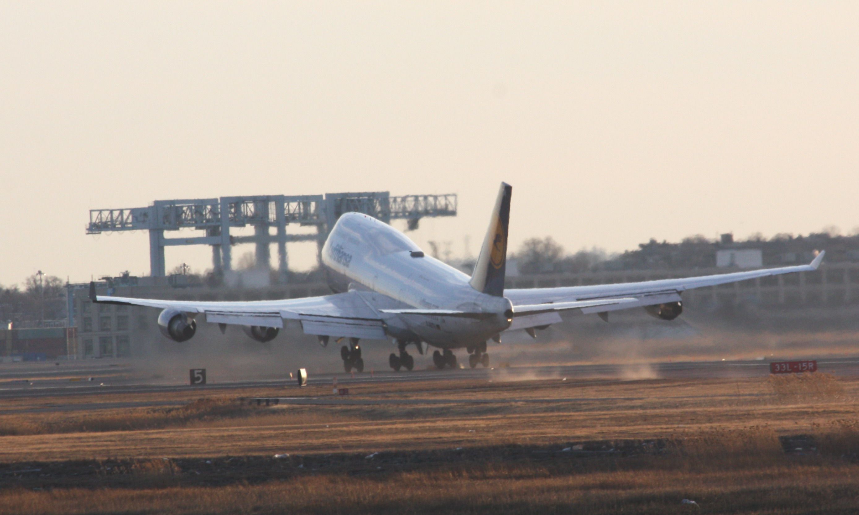 Boeing 747-400 (D-ABTH)