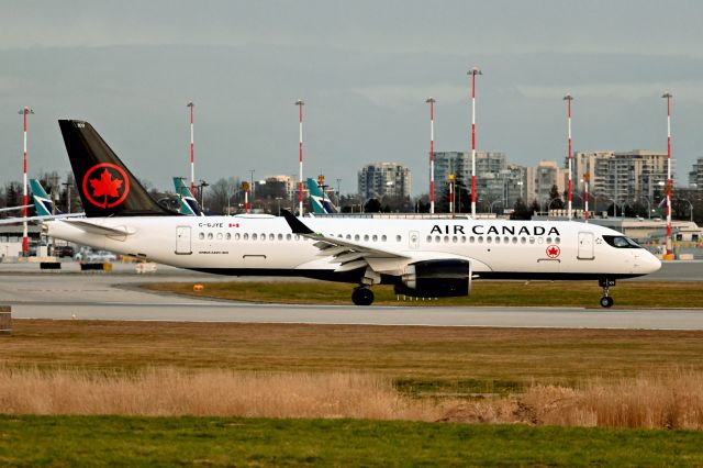 Airbus A220-300 (C-GJYE)