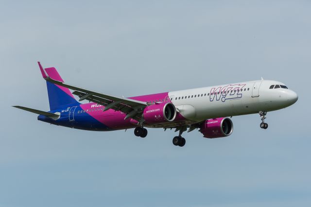 Airbus A321 (HA-LZR) - WAW SPOTTING
