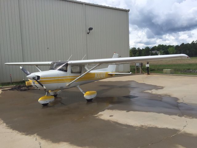 Cessna Commuter (N3240V) - Freshly washed. 