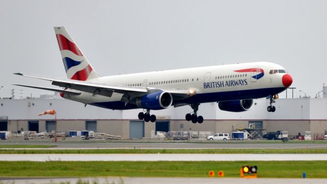 BOEING 767-300 (G-BNWW) - BA G-BNWW 767-300ER with red nose