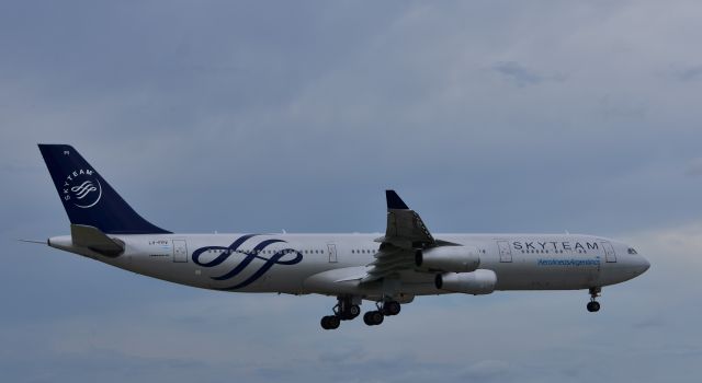 Airbus A340-300 (LV-FPV)