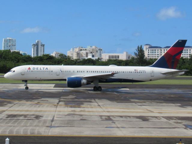 Boeing 757-200 (N698DL)