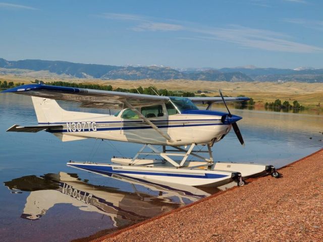 Cessna Skyhawk (N307TG) - Seaplane flying on Lake De Smet near Buffalo, WY!