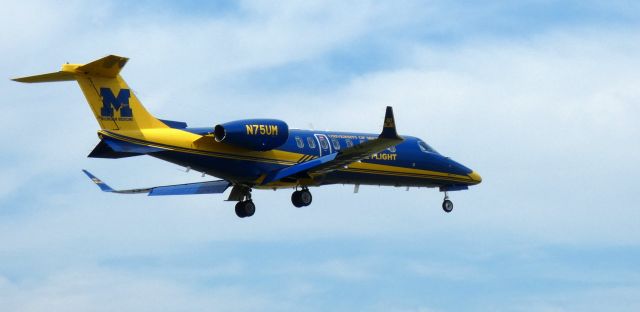 Learjet 25 (N75UM) - On short final is this Medevac "University of Michigan" 2017 Learjet 75 in the Summer of 2022.