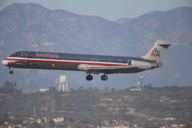 McDonnell Douglas MD-80 (N566AA)