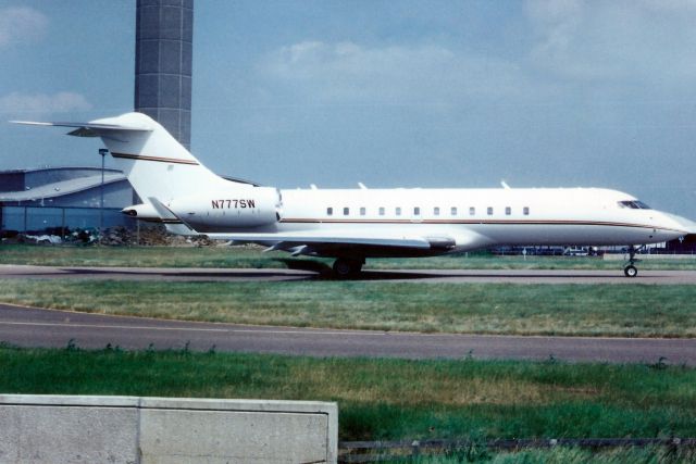 Bombardier Global Express (N777SW) - Seen here in Jun-01.  Reregistered N777VU 23-Jul-01br /then N400GX 7-Nov-03.br /Damaged beyond repair 6-Feb-10 at KIAD due to hangar collapse.