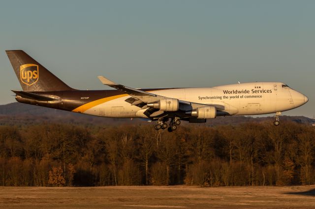 Boeing 747-400 (N573UP) - N573UP - Boeing 747-44AF - United Parcel Service (UPS) on short final runway 14L at the cologne airport. Last light of the day