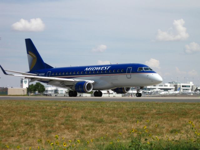 Embraer 170/175 (N826MD)