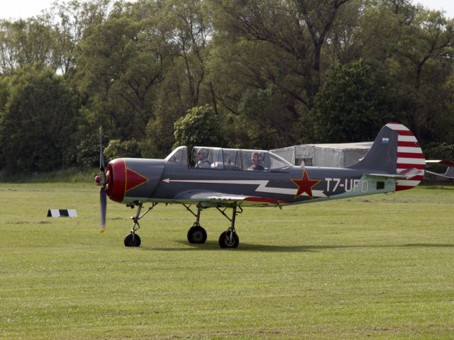 YAKOVLEV Yak-52 (T7-UFO)