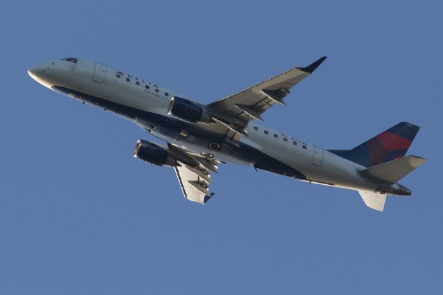 Embraer 175 (N211JQ) - RPA5685 departure to KPIT