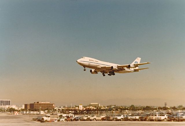 Boeing 747-200 — - Pan Am B747 landing at KLAX spring 1977