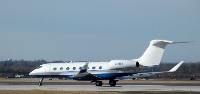 Gulfstream Aerospace Gulfstream G650 (N1415N) - Heading for a departure is this 2015 Gulfstream 650ER in the Winter of 2022.