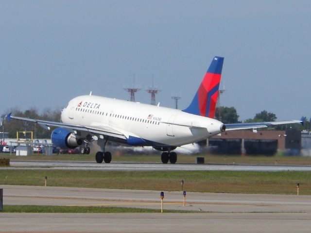 Airbus A319 (N362NB)