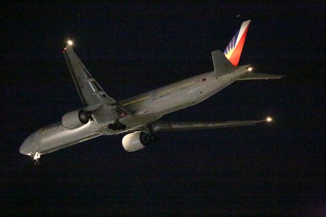 BOEING 777-300ER (RP-C7773)