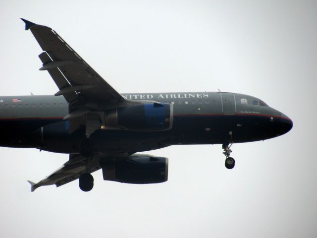 N833UA —