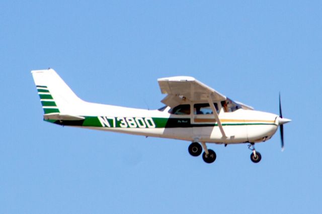 Cessna Skyhawk (N73800)