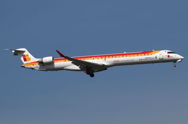 Bombardier CRJ-1000 (EC-LPG) - CRJ-1000