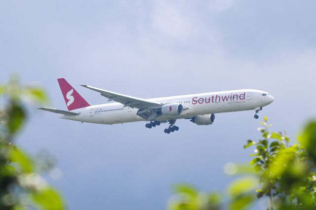 BOEING 777-300 (TC-GRV)