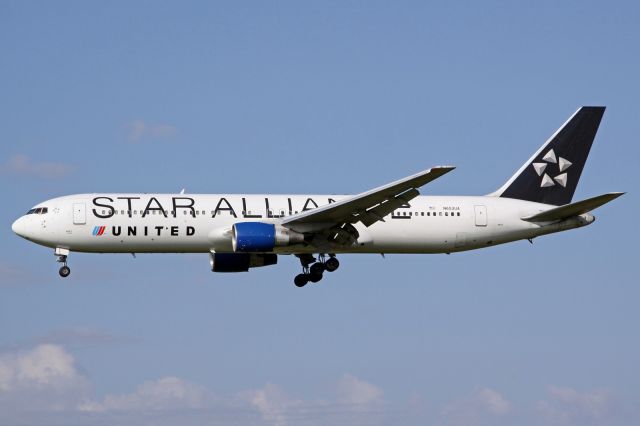 BOEING 767-300 (N653UA) - "Star Alliance" livery