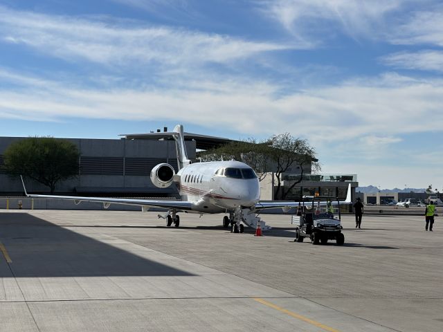 Bombardier Challenger 300 (N808NC)