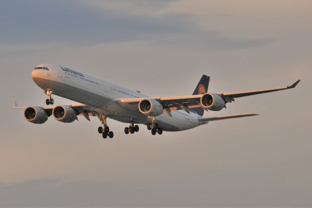 Airbus A340-600 (D-AIHU)