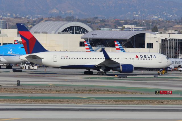 BOEING 767-300 (N1609)