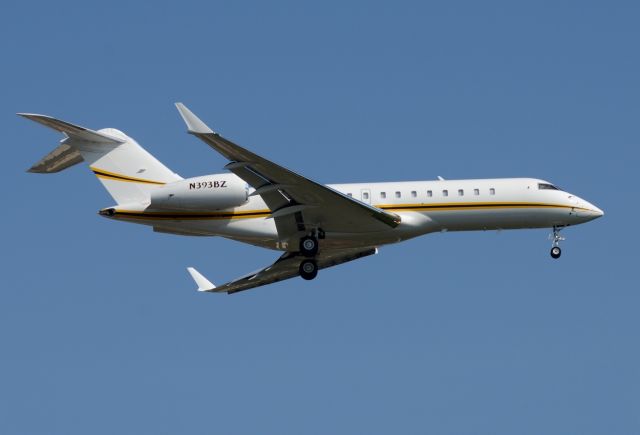 Bombardier Global Express (N393BZ)