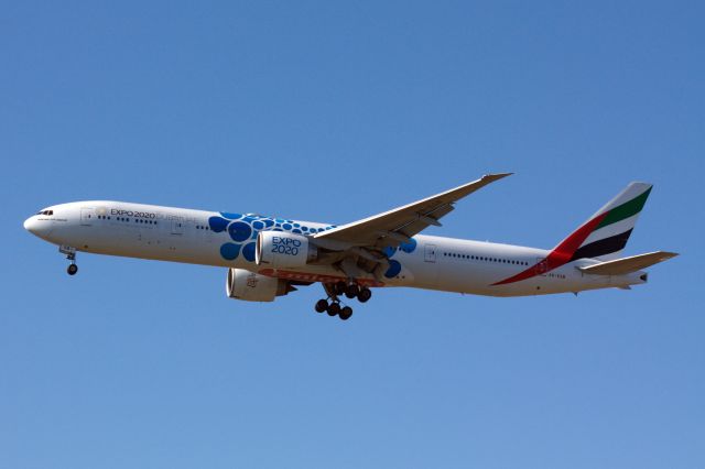 BOEING 777-300ER (A6-EGB)