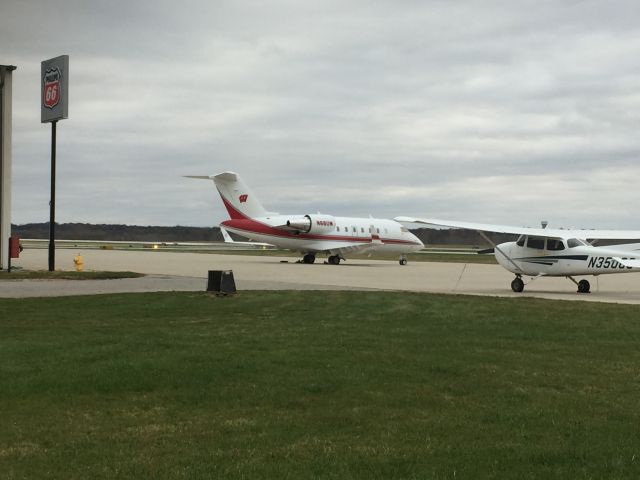 Canadair Challenger (N68UW)