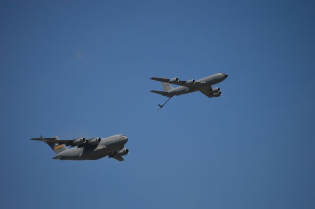 — — - KC-135 / C-17 refueling demo during the 2019 Dayton Air Show 