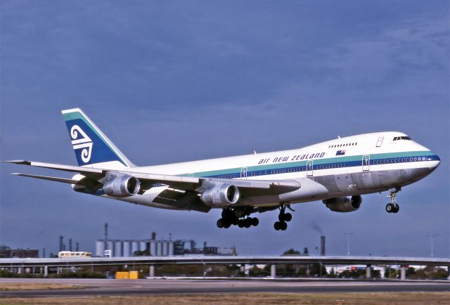 ZK-NZY — - AIR NEW ZEALAND - BOEING 747-219B - REG : ZK-NZY (CN 22725/563) - KINGSFORD SMITH SYDNEY NSW. AUSTRALIA - YSSY 28/6/1988