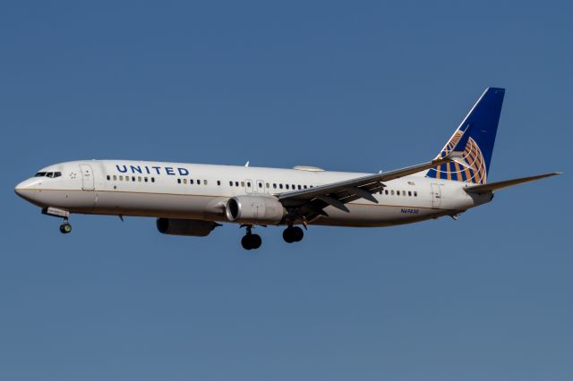 Boeing 737-900 (N69830)