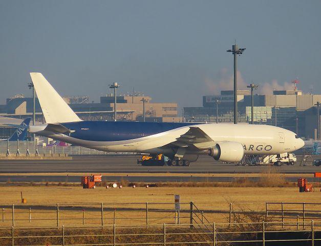 BOEING 777-200LR (N703GT) - Photo taken on Feb 15, 2022.br /5Y307R/12  LAX-NRTbr /5Y385/15  NRT-SZX
