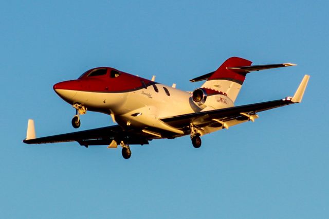 Honda HondaJet (N909BP) - Jet It Aviation Honda HA-420 HondaJet arriving from Boston Logan landing on runway 29 at Newark on 11/20/22.