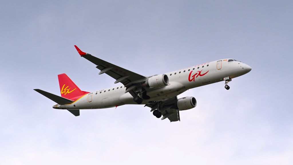 Embraer ERJ-190 (B-3183)