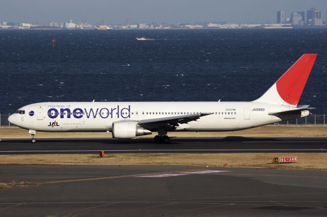 BOEING 767-300 (JA8980)