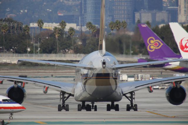 Airbus A380-800 (9V-SKQ)